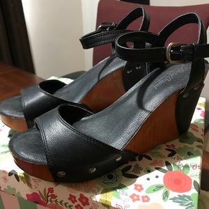 Lucky brand size 7 wedge
